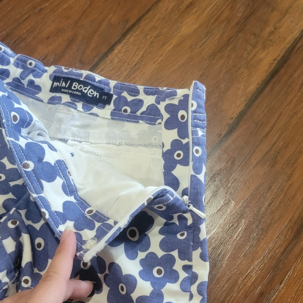 Mini Boden Blue and White Floral Cotton Shorts - Picture 7 of 9